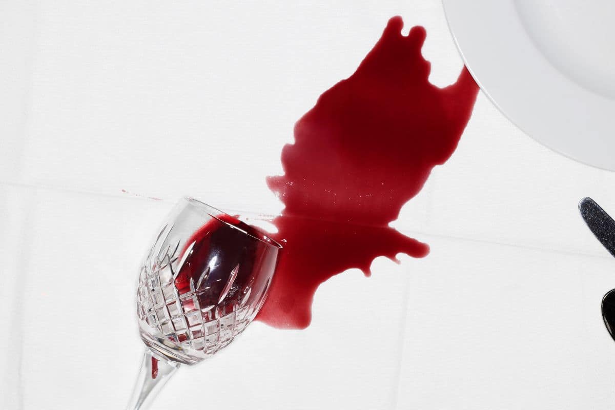 trucos para quitar manchas de vino